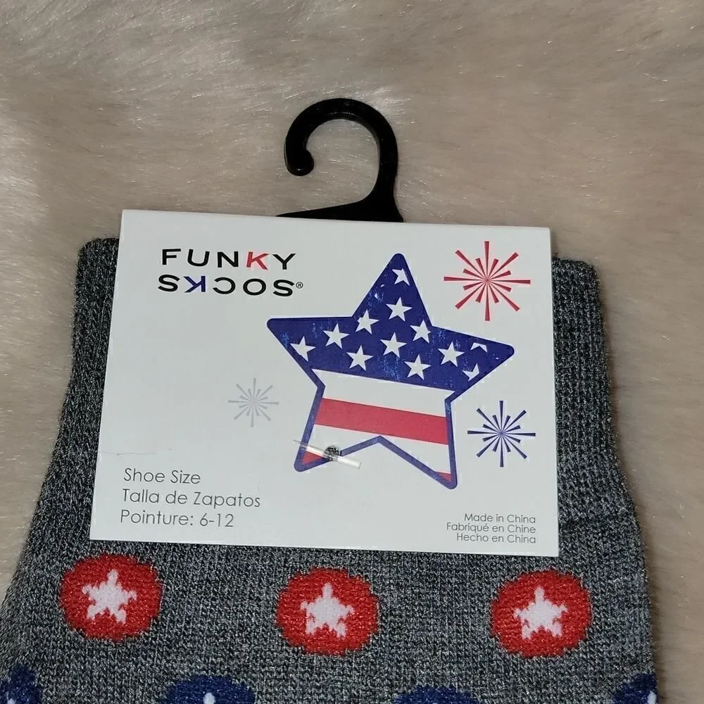 FUNKY SOCKS MEN'S GRAY WITH RED, WHITE AND BLUE STARS CREW SOCKS, NEW WITH TAGS!